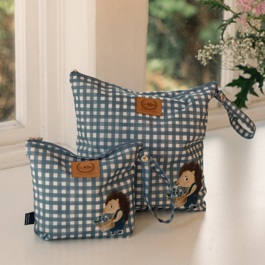 Waterproof toiletry bag COUNTRY BERRY