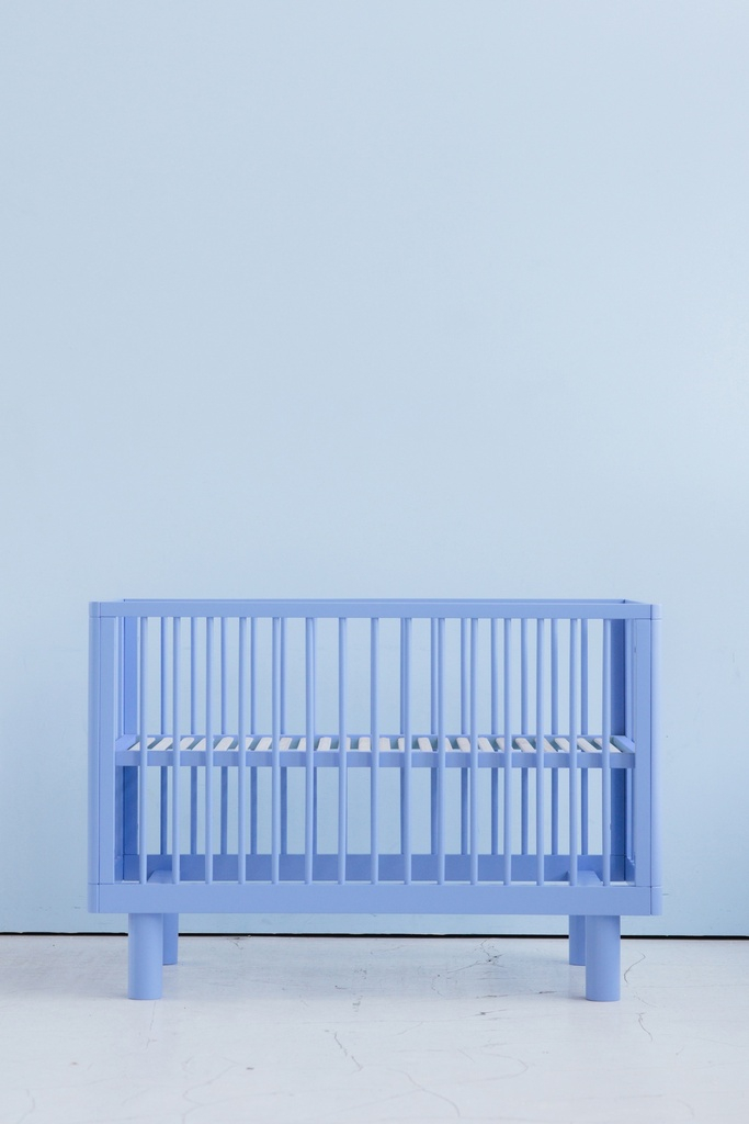 Łóżeczko dziecięce z barierką Junior BLUE