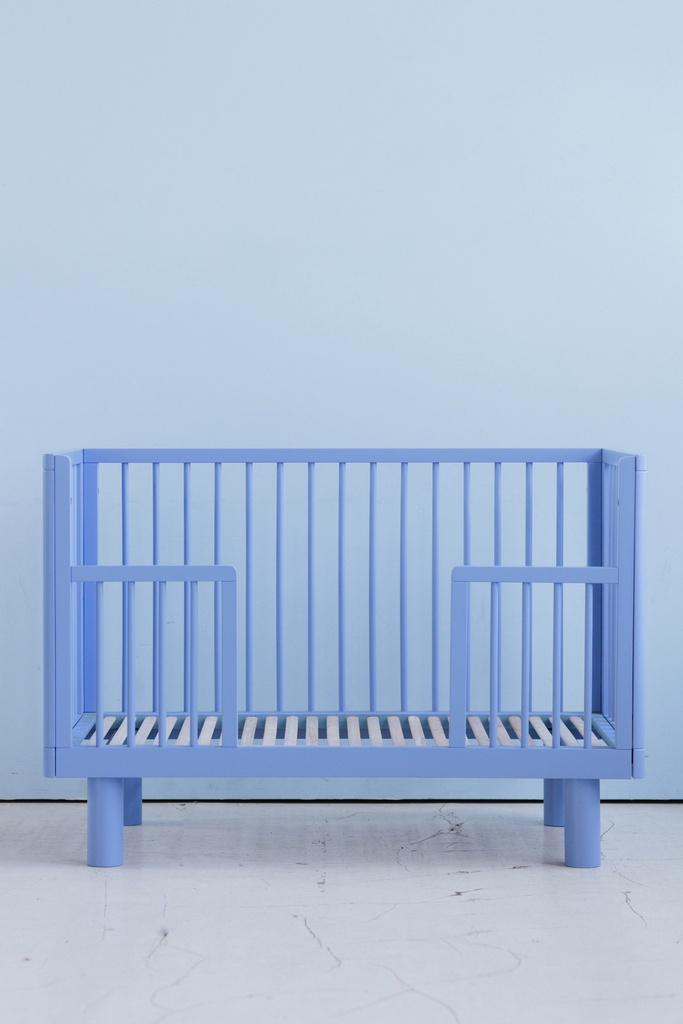 Łóżeczko dziecięce z barierką Junior BLUE