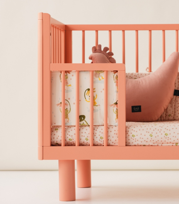 Łóżeczko dziecięce z barierką Junior PINK-1319406169894 Łóżeczko dziecięce z barierką Junior PINK-1319406169894