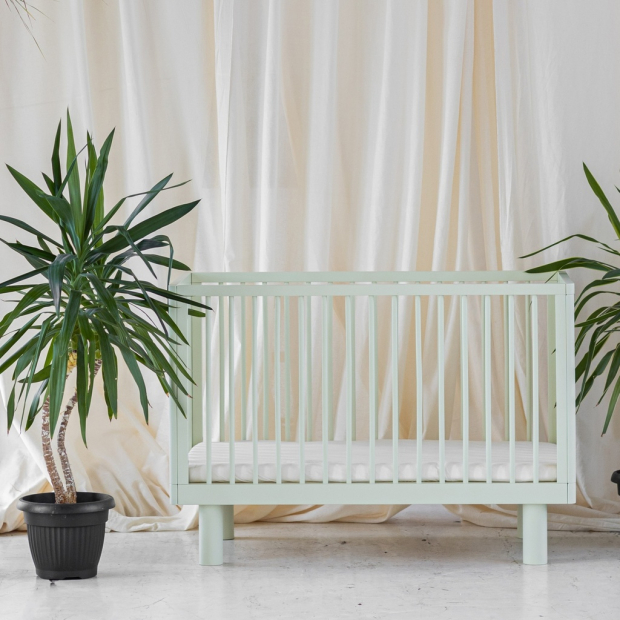 Łóżeczko dziecięce z barierką Junior PISTACHIO-1319490282561 Łóżeczko dziecięce z barierką Junior PISTACHIO-1319490282561