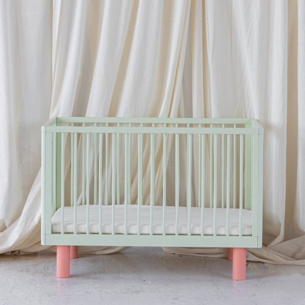 Łóżeczko dziecięce z barierką Junior PISTACHIO & PINK-1319532249504 Łóżeczko dziecięce z barierką Junior PISTACHIO & PINK-1319532249504