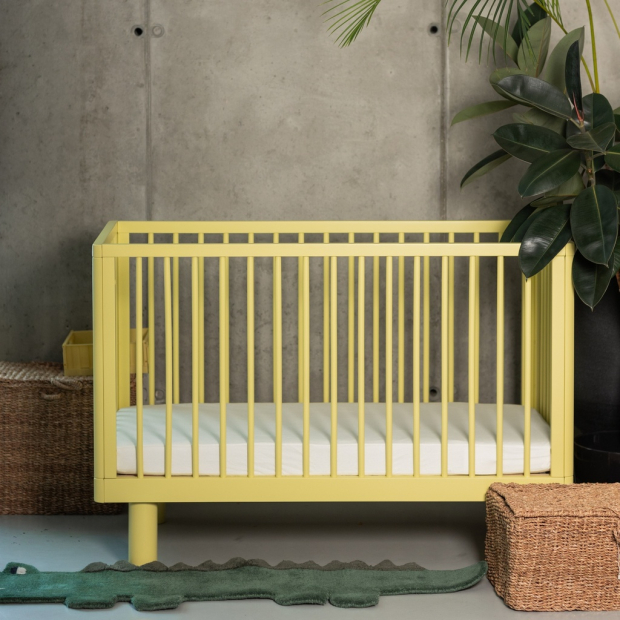 Łóżeczko dziecięce z barierką Junior YELLOW-1319576301354 Łóżeczko dziecięce z barierką Junior YELLOW-1319576301354