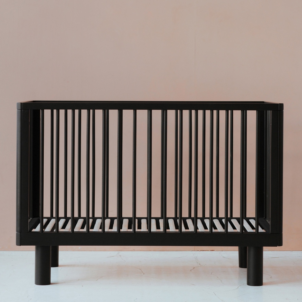Łóżeczko dziecięce z barierką Junior BLACK SATIN