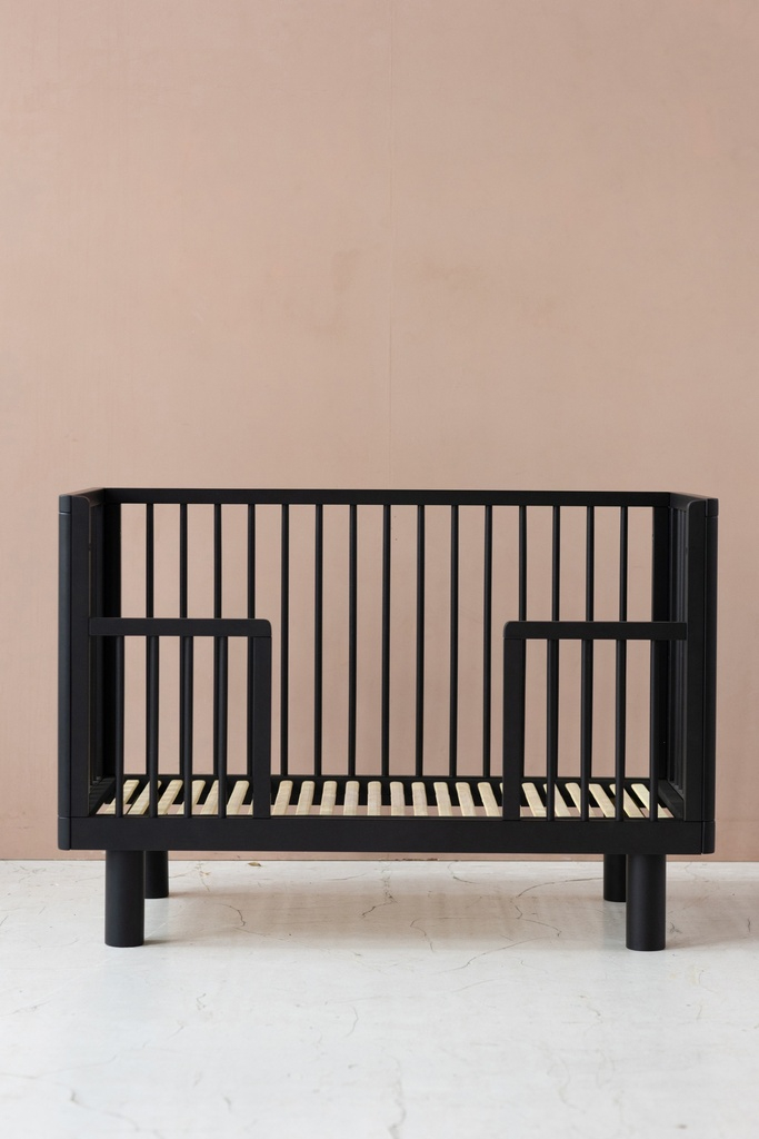 Łóżeczko dziecięce z barierką Junior BLACK SATIN
