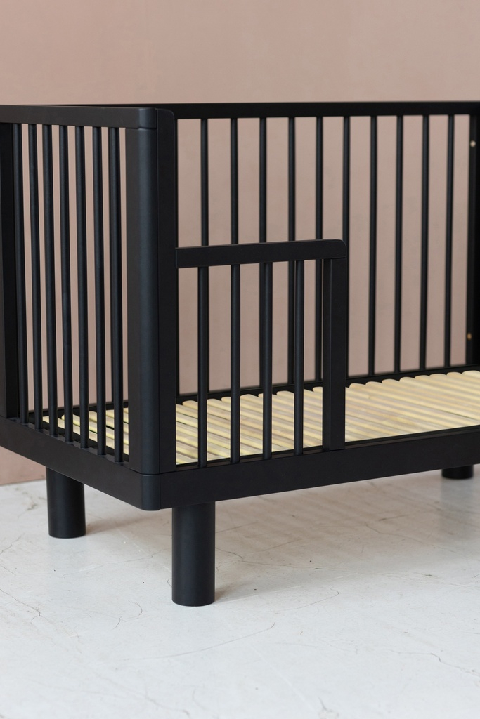 Łóżeczko dziecięce z barierką Junior BLACK SATIN