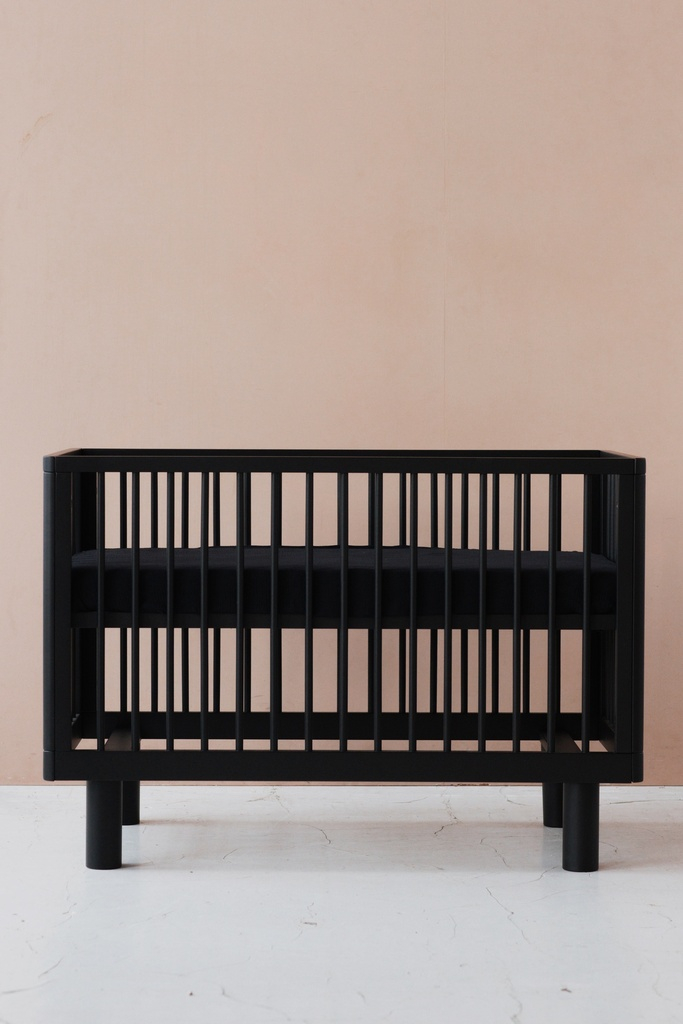 Łóżeczko dziecięce z barierką Junior BLACK SATIN