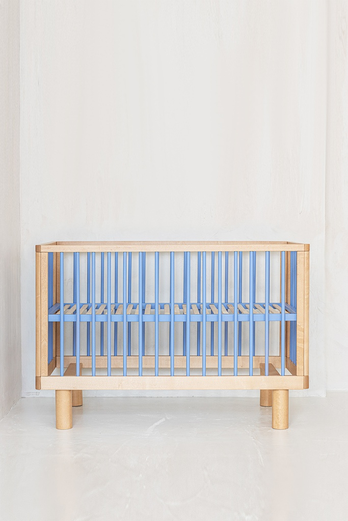 Łóżeczko dziecięce z barierką Junior NATURAL WOOD & BLUE