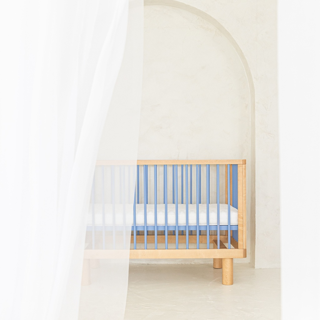 Łóżeczko dziecięce z barierką Junior NATURAL WOOD & BLUE