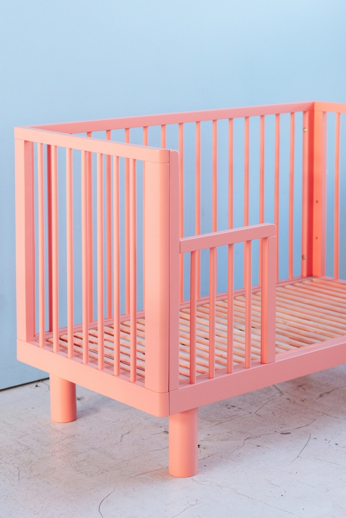 Łóżeczko dziecięce z barierką Junior PINK