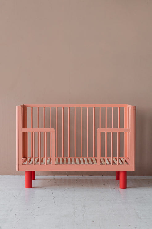 Łóżeczko dziecięce z barierką Junior PINK & RED