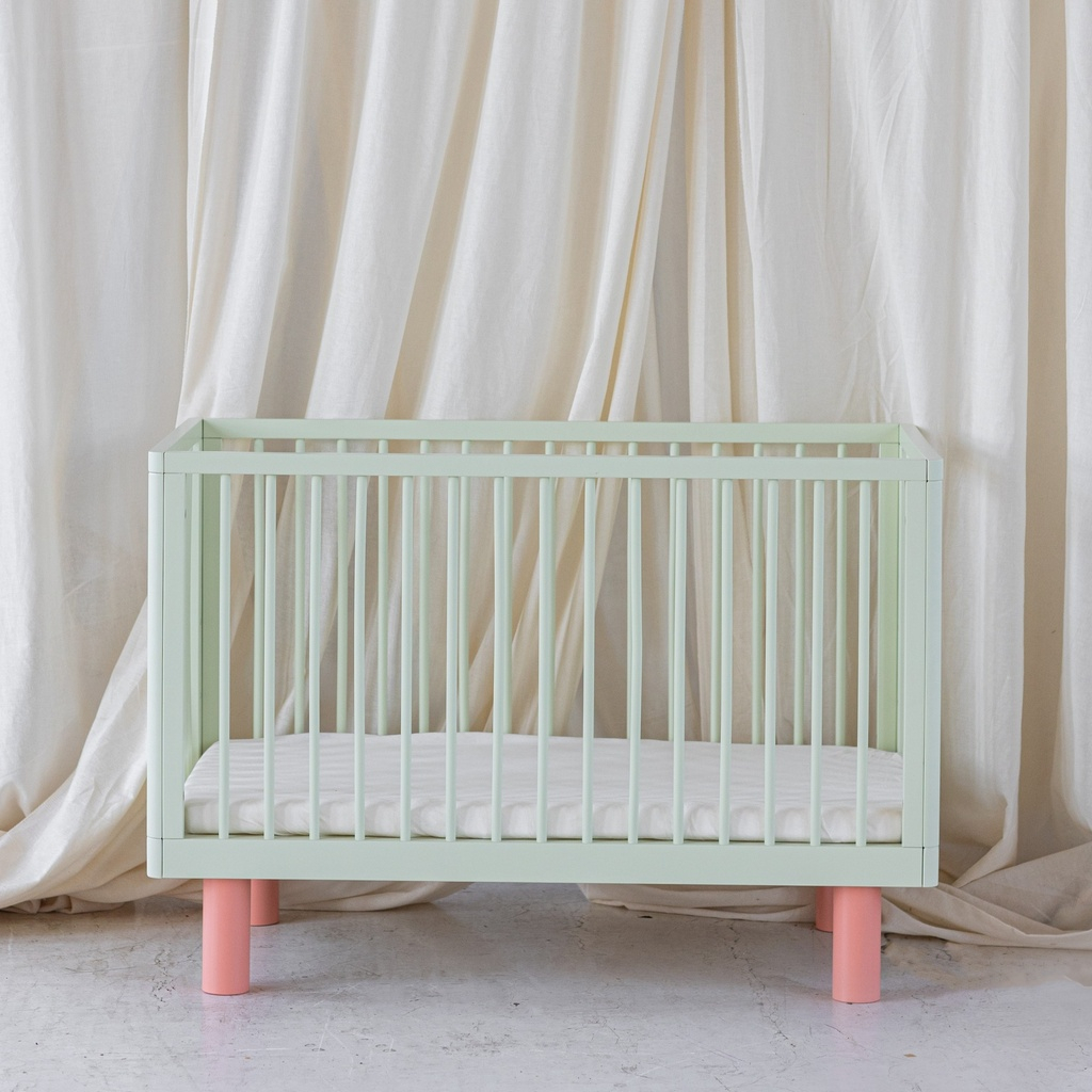 Łóżeczko dziecięce z barierką Junior PISTACHIO & PINK